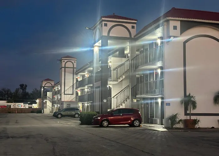 Days Inn By Wyndham Fort Myers